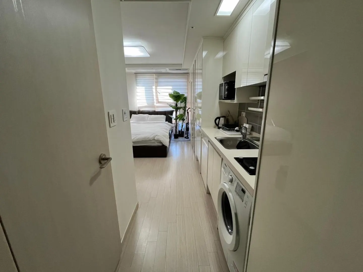 Gangnam Central House, Just 1 Mins From Sinnonhyeon Stn, 5 Mins From Gangnam Stn Seoul