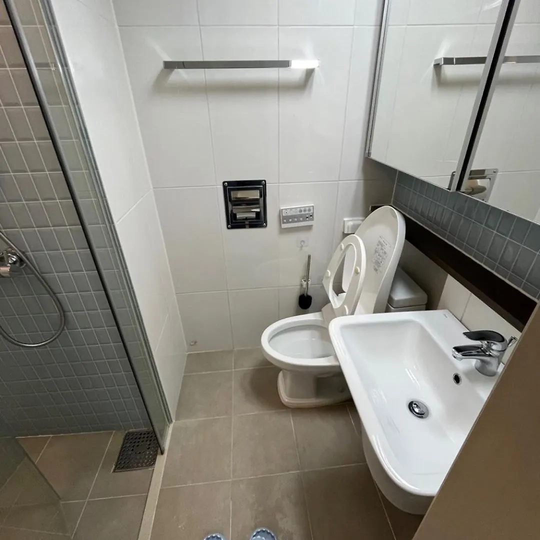 Gangnam Central House, Just 1 Mins From Sinnonhyeon Stn, 5 Mins From Gangnam Stn